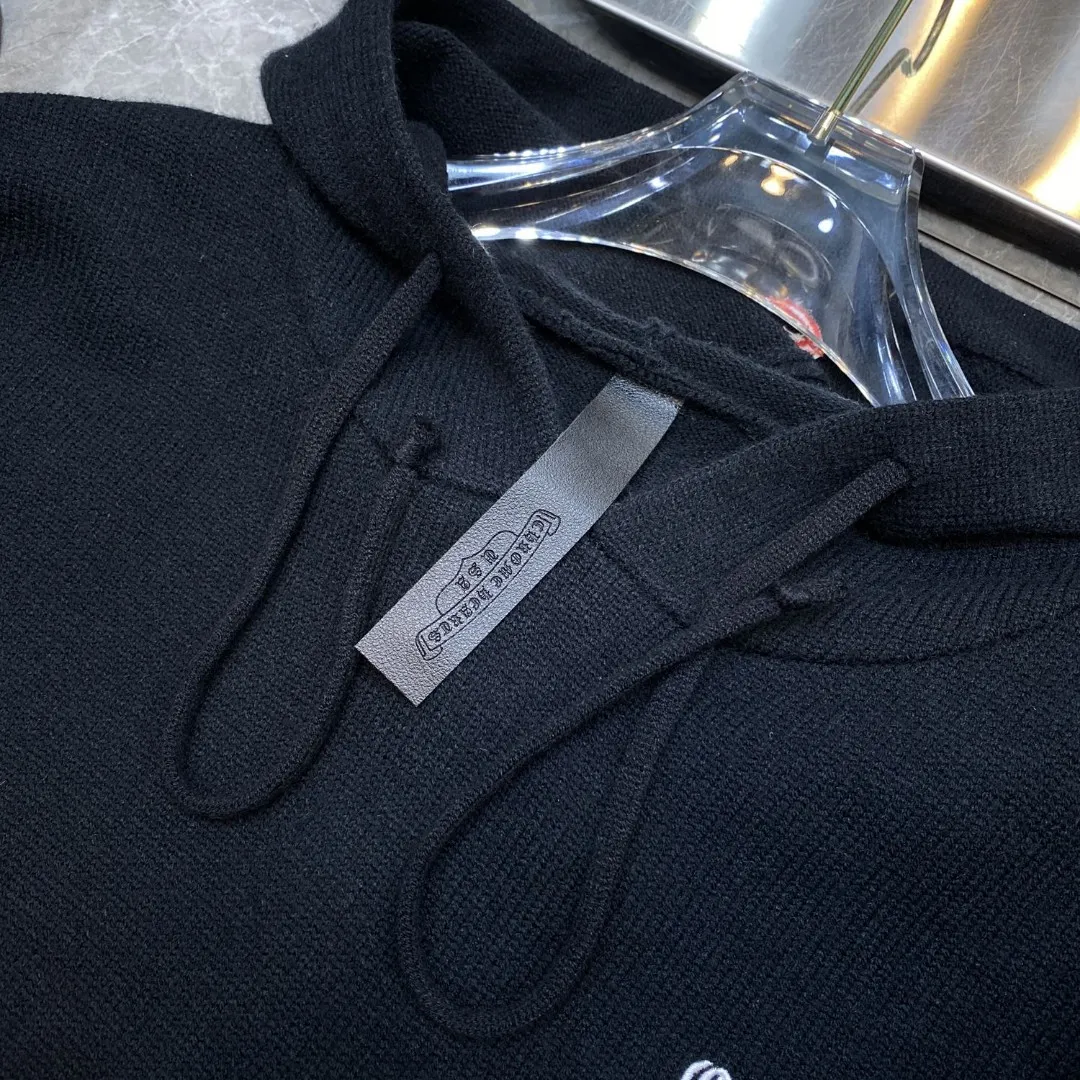 P316 Chrome Hearts 🍁Autumn and winter sweater series🍁 Heavy-duty colorful sweater with red mouth embroidery on both arms, 20 pieces of imported color patchwork leather on both sleeves ➕Tajima machine embroidery process, selected high-quality wool blended knitted fabric, non-market ordinary version 🌈Recommended color: black 🌈Cardage: S, M, L, XL